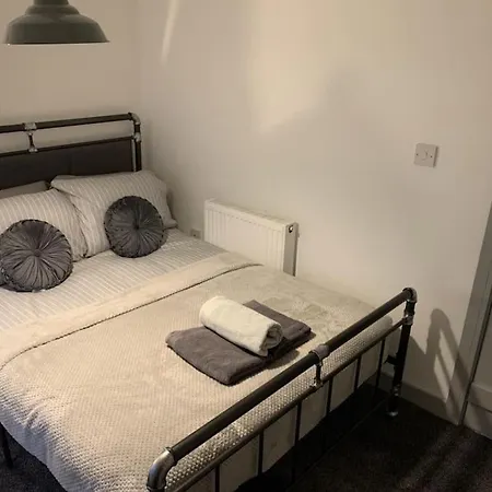 Apartment Lazenby Workstays Uk Video Tour Available *